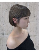 大人ショート・ボブで小顔見せと上品な印象に
