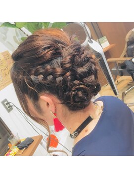 リップス ヘアー(Lips hair) 編み込みアップスタイル