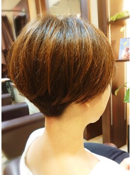 ヘアーガーデン ハニワ(Hair Garden 葉庭) AKI お客様スタイル「刈り上げショートボブ」