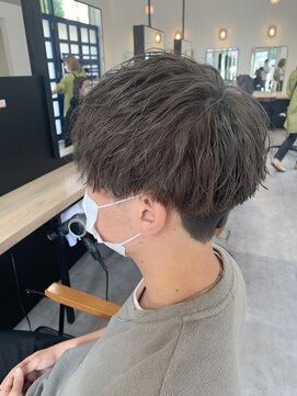 ジーニー 横浜(giinii) ツーブロックマッシュ_ミルクティーベージュ_波巻きパーマ