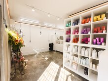 パル(PAL)の雰囲気（白とグレーを基調とした洗練された空間です★）