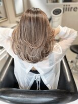 ジーレ(jiire)&nbsp;くすみベージュレイヤーカット