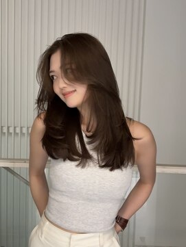 ブラン(Blanc Aoyama) レイヤーカット/顔まわりカット/ブリーチなし/ミディアム