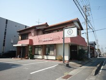 サンテリア(santeria)の雰囲気（駐車場は３台停めることが出来ます。）
