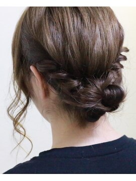 ビアージュ(Viage) シニヨンアレンジ