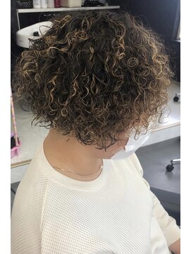 マドゥーズ ヘアショップ(Madoo's hair shop) ハイライトスパイラル