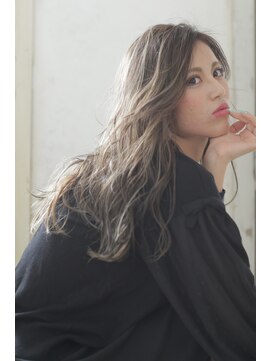 リー ルーチェ 布施(Lee Luce) ミルクティーベージュ×ハイライト【真栄田】