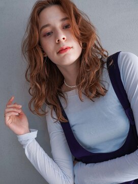 カンナ(Canna) ロングパーマ/センターパート/オレンジカラー/髪質改善/10代20代