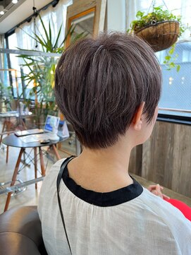 ビハインドザカーテン(BEHIND THE CURTAIN) ショート×マッシュ×明るい白髪染め