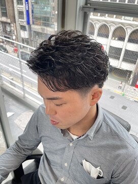メグロバーバーショップロッポンギ 目黒六(MEGURO BARBER SHOP 6PPONGI) ビジネスアップバング×アイロンパーマ
