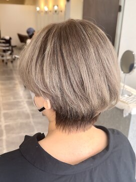 アンダーバーホワイト 広島 本通店(_WHITE) ペールベージュ/シャドールーツ