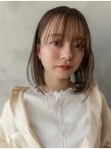 ミディアムレイヤーボブシースルーバングベージュカラー小顔