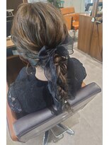 ビスポーク(BESPOKE)&nbsp;20代30代大人可愛いお呼ばれスタイル編みおろしグレージュ