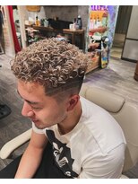 サンアンドマーリィズバーバー 駅前店(SON&MARLEY'S BAR BER)&nbsp;ハイトーンブリーチ　極道パーマ　フェード　本厚木