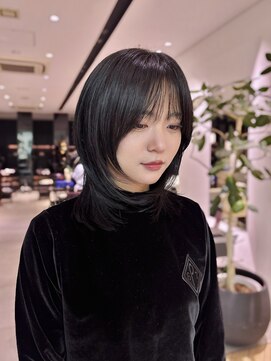 ステア ケース(stair case) 韓国ミディアムレイヤーカット