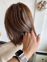 ヘアーエポック(hair epoque) ハイライトにフォギーベージュ/ミディ