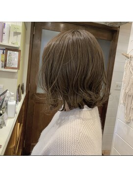 ラレイ(Lalei) *ウェーブボブ 透け感グレージュカラー 辻幸奈 表参道