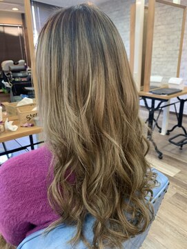 ヘアー デザイン アトリエ ニゴ(hair desing atelier 25) グラデーションカラー☆巻き髪スタイル