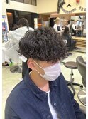 波巻きパーマ　刈り上げ　メンズマッシュ