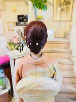 美容室 ティンカーベル キレイめシニヨン