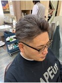 ローフェードツーブロックシルバーメッシュ刈り上げ