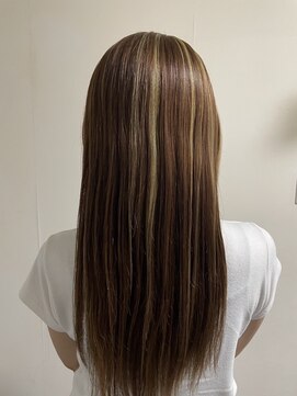 イーズスタイル(ease style) ロングヘアに流行りのメッシュ