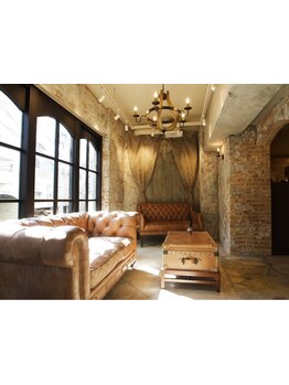 【HPB AWARD 2017~2025 9年連続 BEST SALON SILVER Prize受賞】[オーガニックハーブカラー+カット\6000]