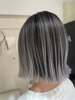 ウォンク(WONK.)&nbsp;[WONK.] 外はねボブ ホワイトグレー系バレイヤージュ