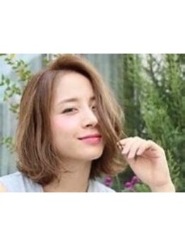 グレイカラーでも艶やかな発色と色持ちの良さが自慢◎豊富な色味の中から明るく思い通りのカラーを提案！