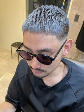 メグロバーバーショップロッポンギ 目黒六(MEGURO BARBER SHOP 6PPONGI) フェードクロップ×ハイトーンアッシュ