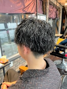 20時以降も予約可能☆清潔感のある好印象ヘアで周囲からの印象UP！マンツーマンの丁寧な施術が嬉しい！