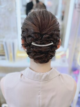 アトリエビューティーアミュ(atelier beauty AmU) 結婚式 列席 二次会 お呼ばれ アップスタイル×ビジューアクセ