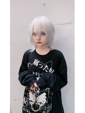 ドットハリス(.Hallis) レイヤーカット/ウルフカット/Y2K/ホワイトカラー/原宿/表参道