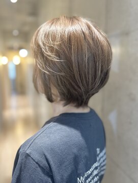 ノーム(Noam) くびれ×ショートレイヤー