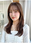 20代に人気！顔周りの後れ毛がかわいいシャギーレイヤーロング