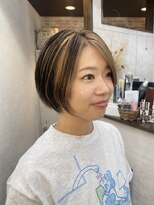 クオート(quoit) 白髪を活かして楽しむ、大人のセクションカラーボブ