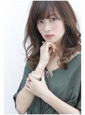 スポンテニアスセミロングベージュ！無造作カール