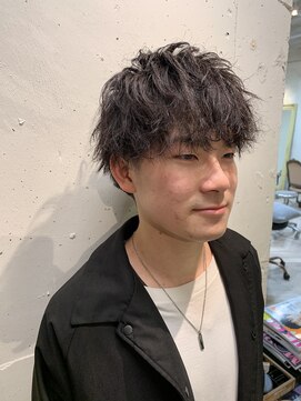 エル(EL by green) 【MITSU】ツイストスパイラルパーマ×セミウエット×刈り上げ