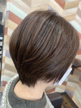 ココカラ(Kokokala) #カット #ミルクティーカラー #ショート