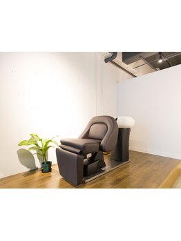 植物に囲まれた暖かい空間◎身も心もリフレッシュできるサロンタイムをお過ごしください。