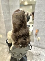 アンダーバーホワイト(_WHITE)&nbsp;レイヤーカット×透明感カラーオリーブグレージュ