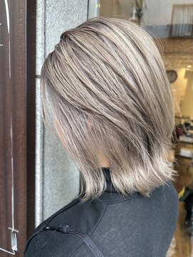 エネルジア(ENERGEIA) ミディアムボブ×ブリーチ×プラチナブロンド