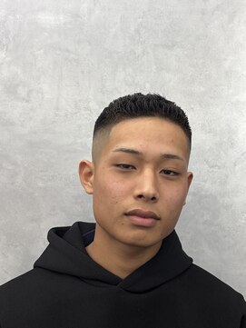 クロムトウキョウ ザ バーバー ネオン 新宿店(CHROM TOKYO the Barber ne/on) フェザーアップハイフェード