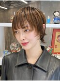 明るめブラウンベリーショートハッシュカットレイヤーウルフ