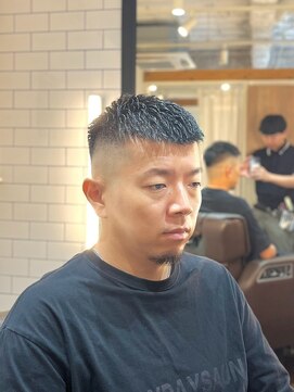ジェントル(GENTLE) 清潔感あるフェードで魅せる束感ベリーショート