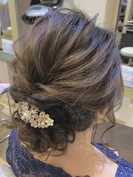 リリィ(Lily) ロングヘアアップアレンジ