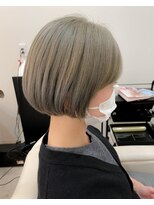 ロンド(ROND) ハイトーンオリーブベージュの丸いボブ