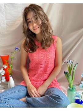 ヨンシ(jonsi) ハイライトたっぷり柔らかベージュと顔まわりレイヤー