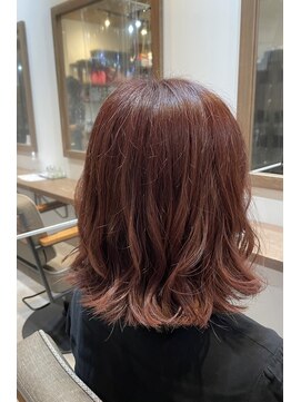 ナンバー リコ 名駅 ジャム 名古屋(N° rico JAM) コーラルピンクブラウン　ミディアム　外ハネゆるふわ巻き