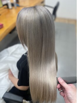 フフラウ(FUFULAU 2)の写真/《酸熱トリートメントで髪質改善＊》うねりやクセを改善しながら、圧倒的な艶・柔らかさを生み出します！